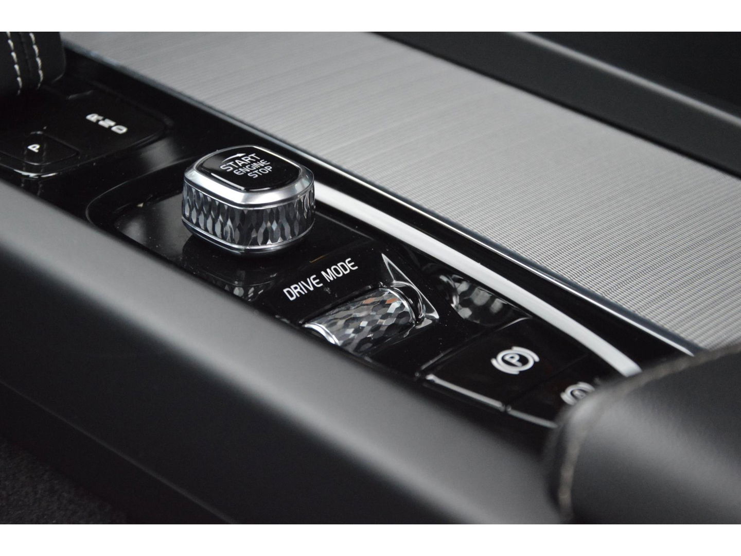 Volvo XC60 T6 Hybride AWD R-Design | Panoramadak | Stoel/Stuur Verwarmd | Harman Kardon | Camera | Apple CarPlay |