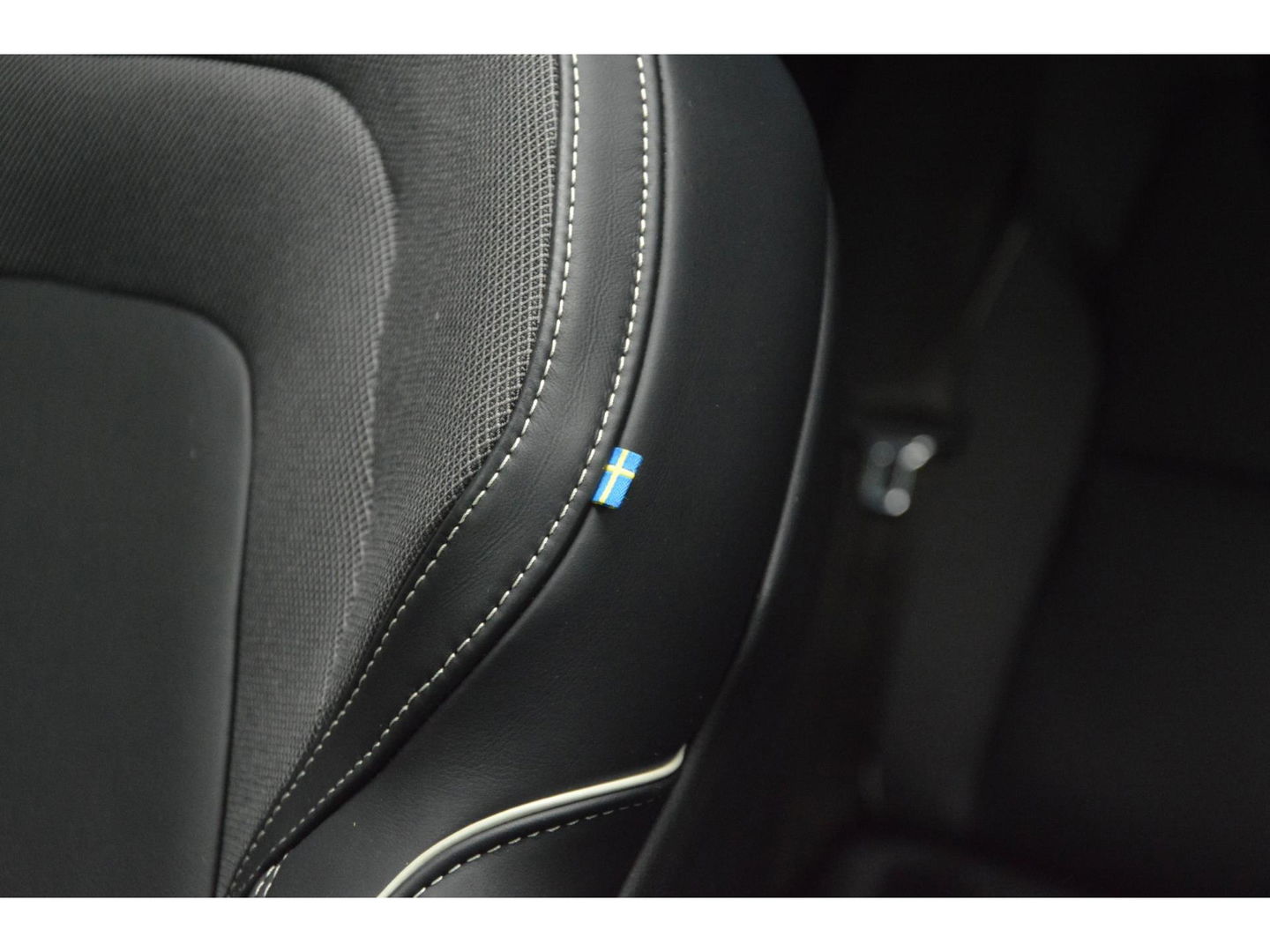 Volvo XC60 T6 Hybride AWD R-Design | Panoramadak | Stoel/Stuur Verwarmd | Harman Kardon | Camera | Apple CarPlay |