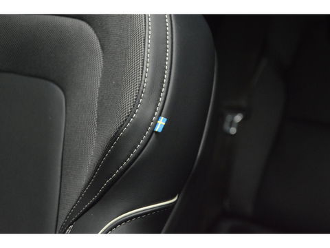 Volvo XC60 T6 Hybride AWD R-Design | Panoramadak | Stoel/Stuur Verwarmd | Harman Kardon | Camera | Apple CarPlay |