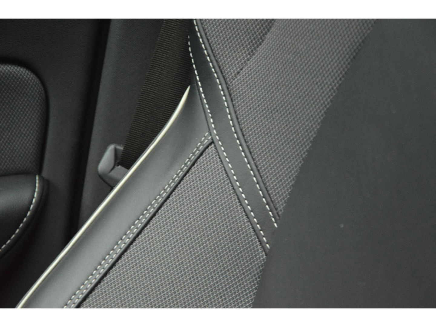 Volvo XC60 T6 Hybride AWD R-Design | Panoramadak | Stoel/Stuur Verwarmd | Harman Kardon | Camera | Apple CarPlay |
