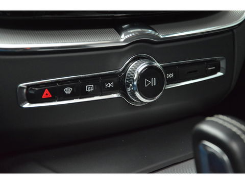 Volvo XC60 T6 Hybride AWD R-Design | Panoramadak | Stoel/Stuur Verwarmd | Harman Kardon | Camera | Apple CarPlay |