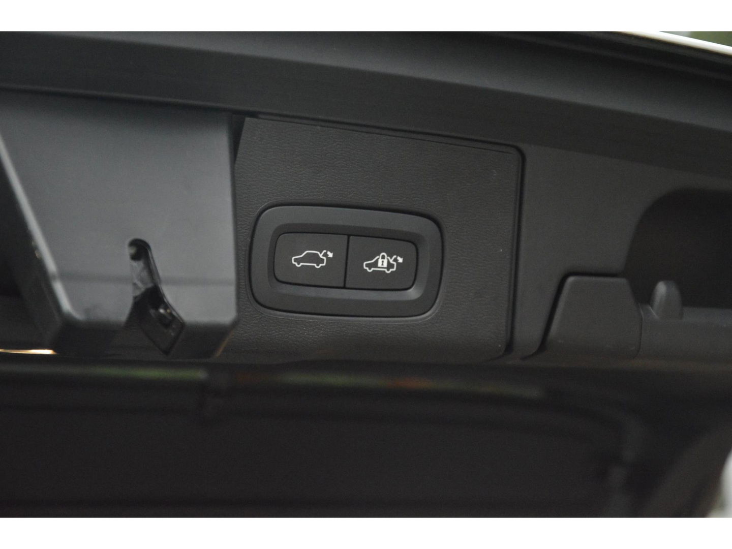Volvo XC60 T6 Hybride AWD R-Design | Panoramadak | Stoel/Stuur Verwarmd | Harman Kardon | Camera | Apple CarPlay |