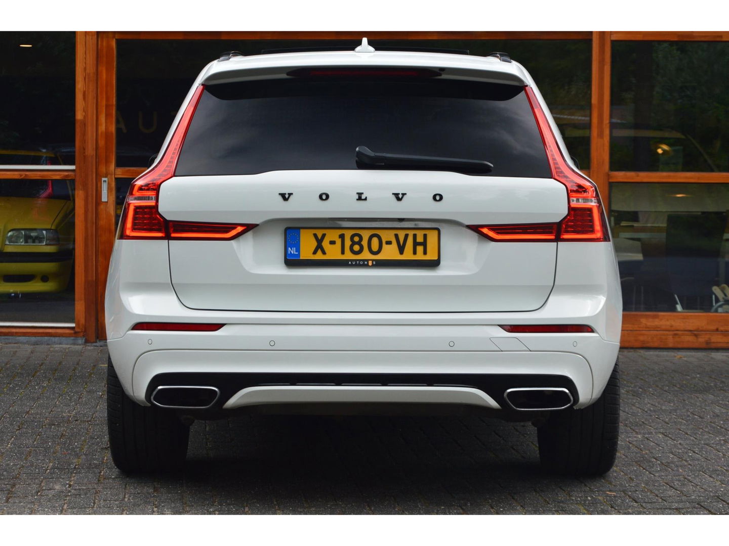 Volvo XC60 T6 Hybride AWD R-Design | Panoramadak | Stoel/Stuur Verwarmd | Harman Kardon | Camera | Apple CarPlay |