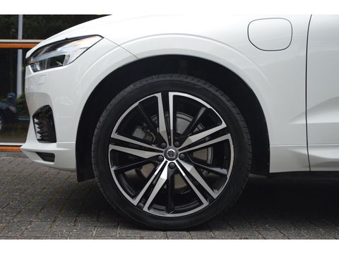 Volvo XC60 T6 Hybride AWD R-Design | Panoramadak | Stoel/Stuur Verwarmd | Harman Kardon | Camera | Apple CarPlay |