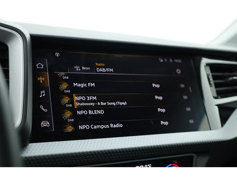 Audi A1 Sportback 30 TFSI S-Line Apple CarPlay | Keyless | Stoelverw. | 17'' | Cruise | LED