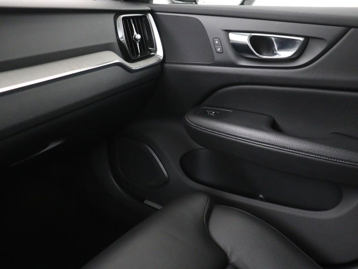 Volvo V60 2.0 T8 Recharge AWD Inscription | Leder | Stoelverwarming | Camera | Carplay | Memory | Adaptive cruise | Keyless | Full LED