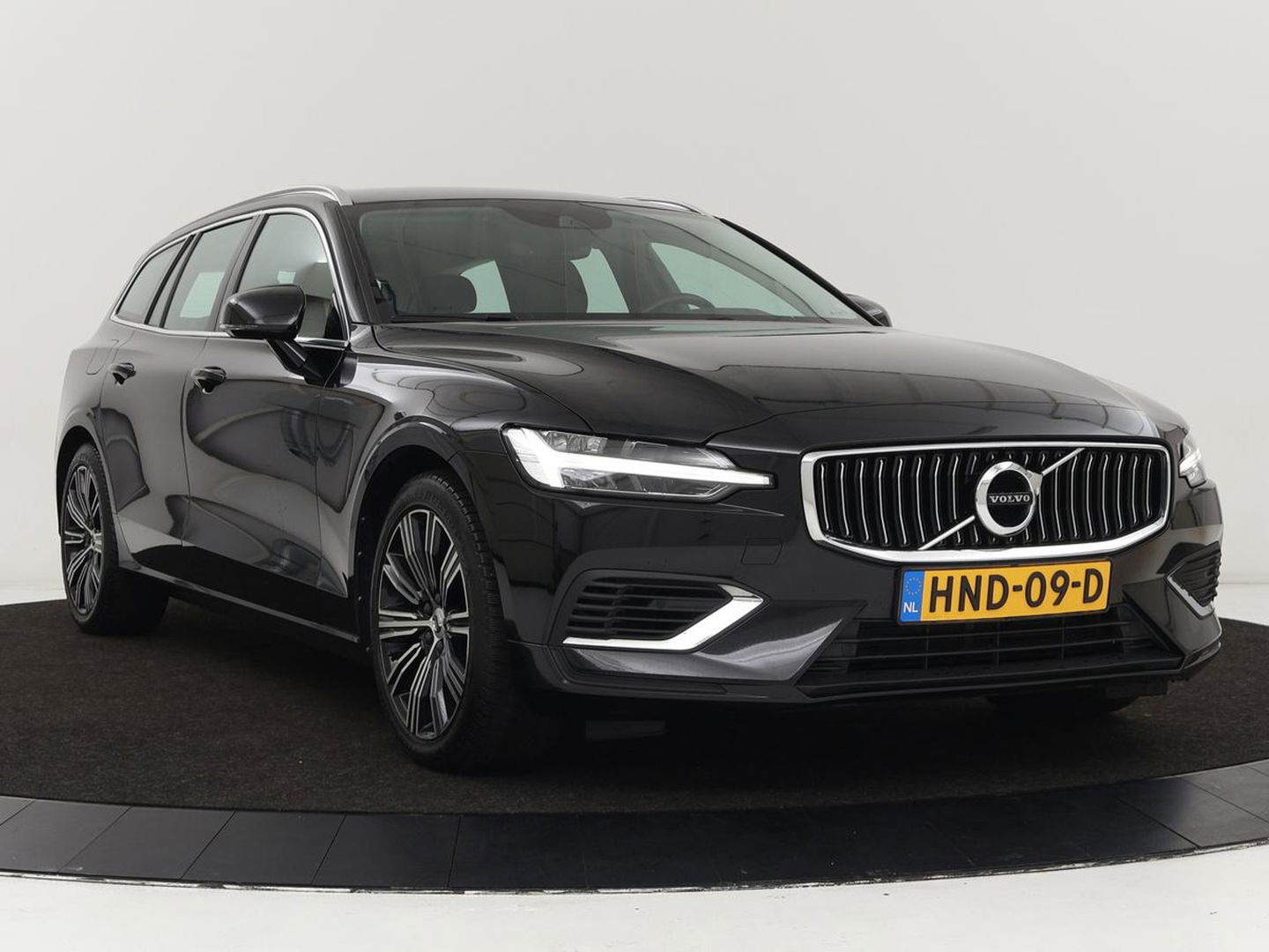 Volvo V60 2.0 T8 Recharge AWD Inscription | Leder | Stoelverwarming | Camera | Carplay | Memory | Adaptive cruise | Keyless | Full LED