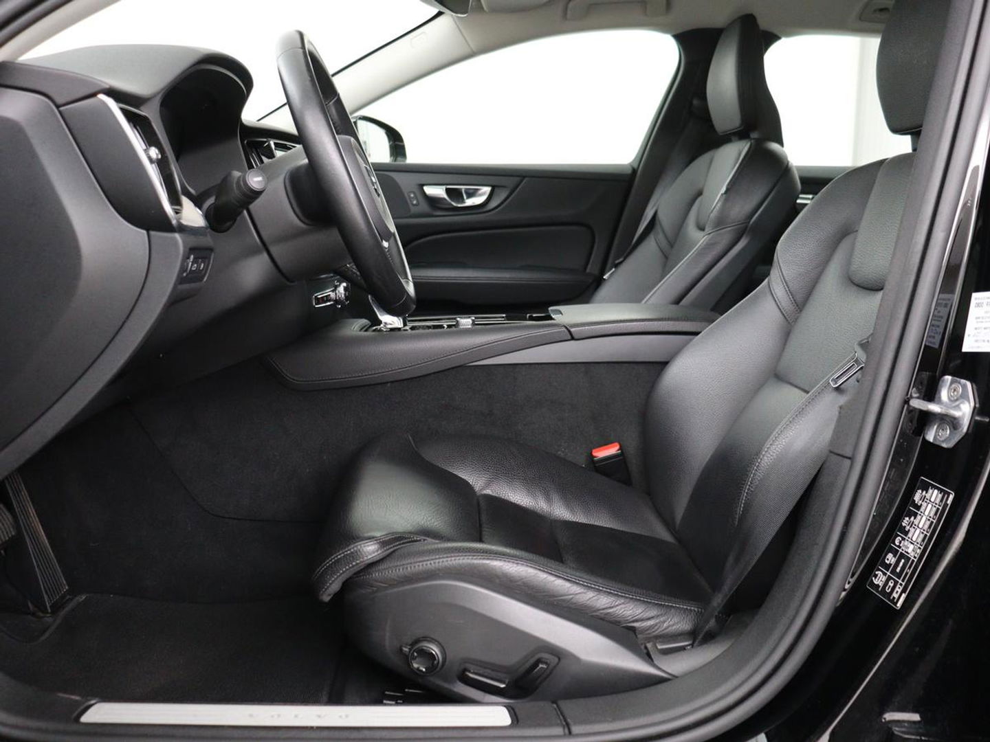 Volvo V60 2.0 T8 Recharge AWD Inscription | Leder | Stoelverwarming | Camera | Carplay | Memory | Adaptive cruise | Keyless | Full LED