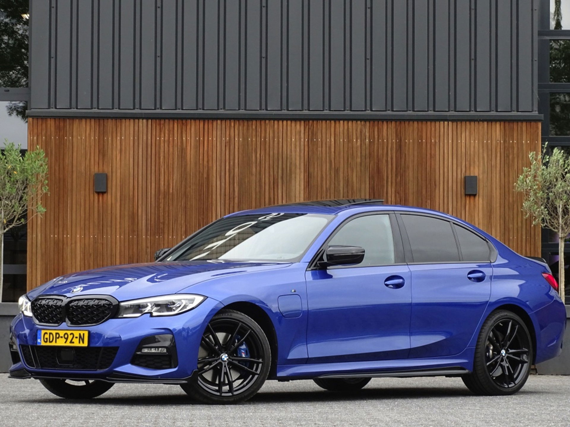 BMW 3-serie 330e 292PK / M-Individual / M340 Ed. / Head-up / Laser