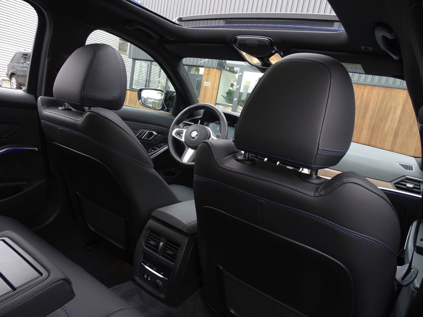 BMW 3-serie 330e 292PK / M-Individual / M340 Ed. / Head-up / Laser