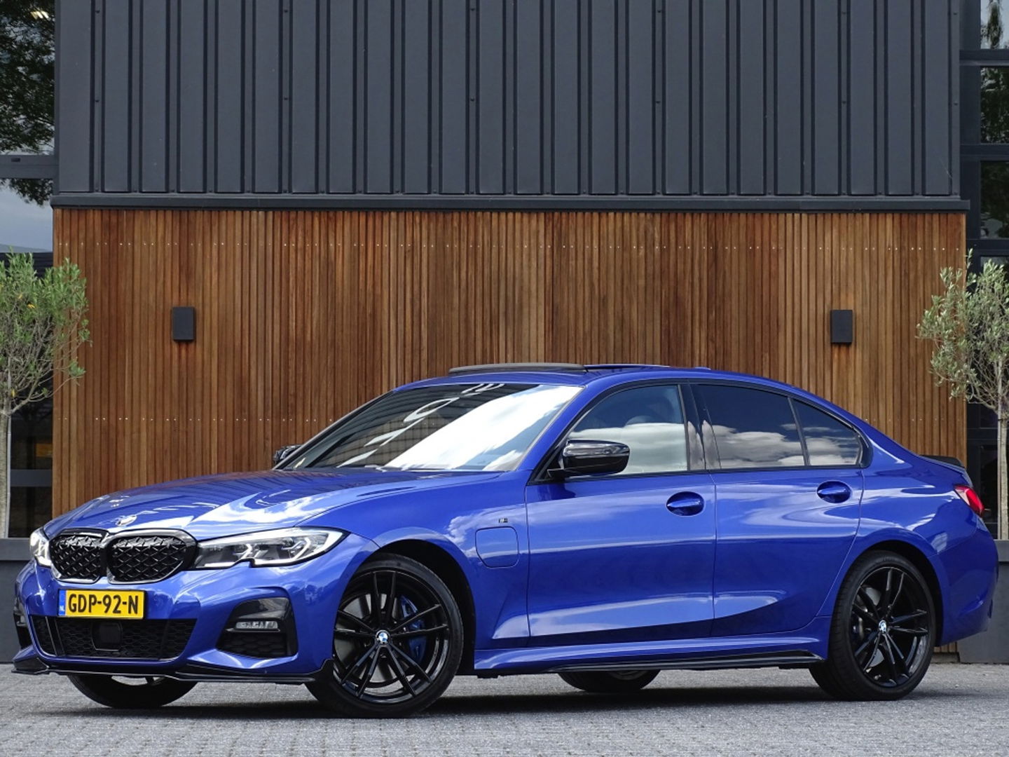 BMW 3-serie 330e 292PK / M-Individual / M340 Ed. / Head-up / Laser