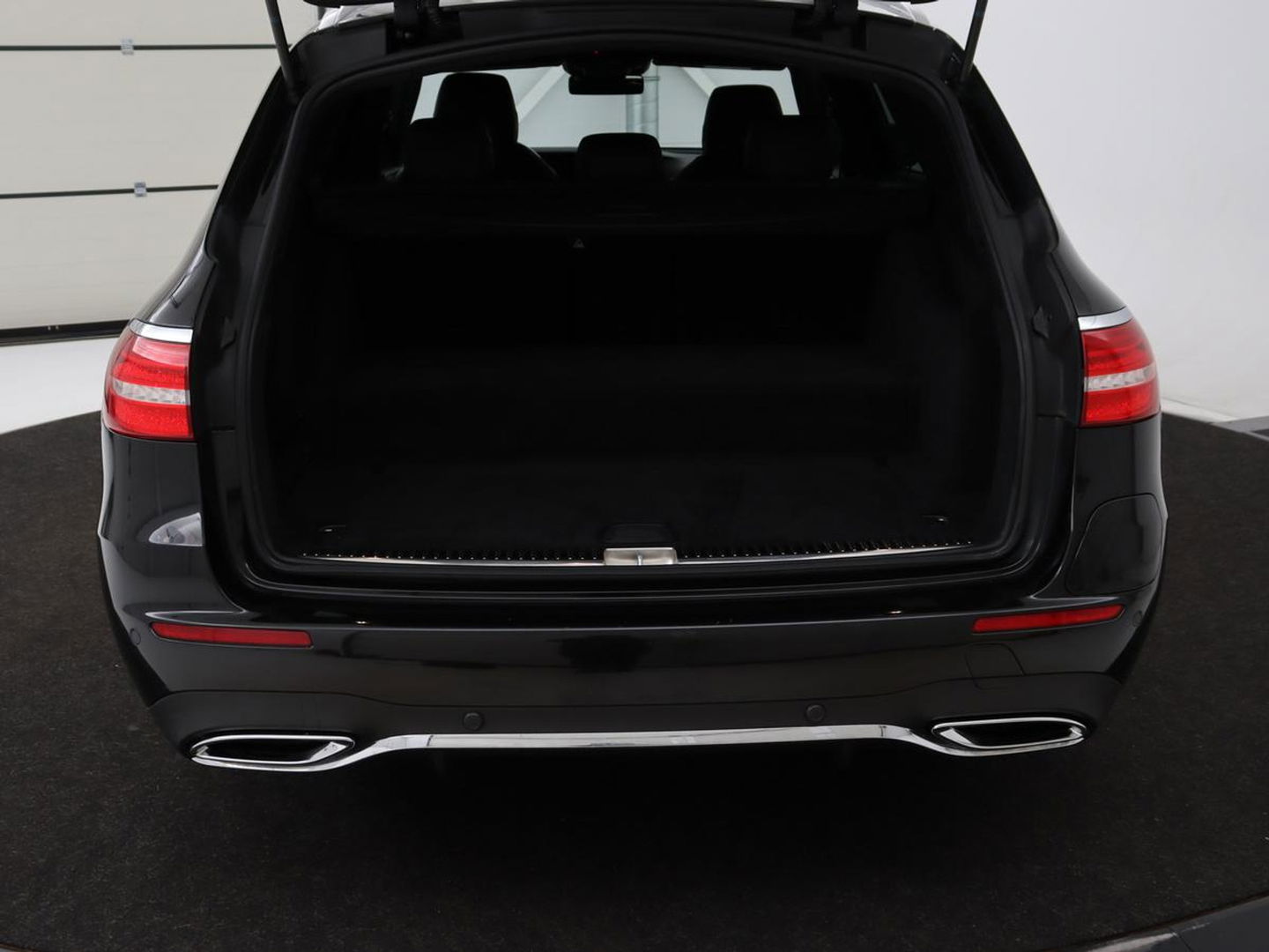 Mercedes-Benz E-Klasse 300de AMG Line | Adaptive cruise | Nappaleder | 360 Camera | Carplay | Stoelverwarming | Sfeerverlichting | Widescreen | Navigatie | Full LED