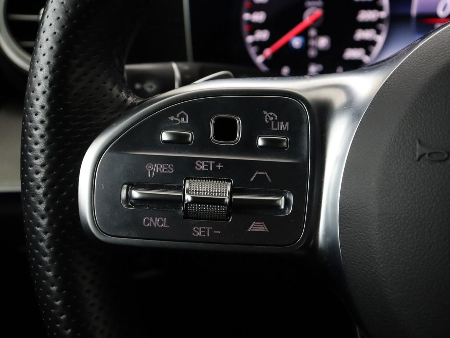Mercedes-Benz E-Klasse 300de AMG Line | Adaptive cruise | Nappaleder | 360 Camera | Carplay | Stoelverwarming | Sfeerverlichting | Widescreen | Navigatie | Full LED