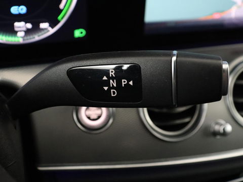 Mercedes-Benz E-Klasse 300de AMG Line | Adaptive cruise | Nappaleder | 360 Camera | Carplay | Stoelverwarming | Sfeerverlichting | Widescreen | Navigatie | Full LED