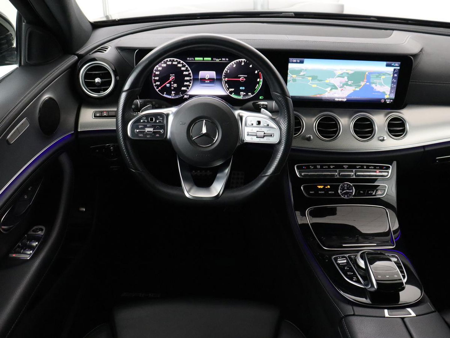 Mercedes-Benz E-Klasse 300de AMG Line | Adaptive cruise | Nappaleder | 360 Camera | Carplay | Stoelverwarming | Sfeerverlichting | Widescreen | Navigatie | Full LED