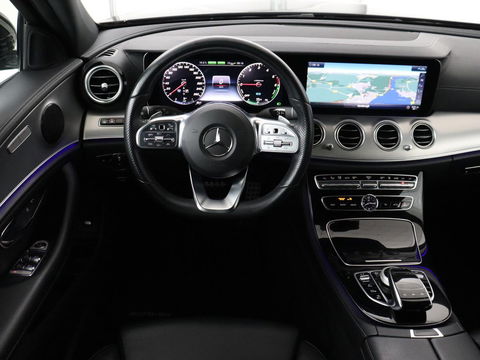 Mercedes-Benz E-Klasse 300de AMG Line | Adaptive cruise | Nappaleder | 360 Camera | Carplay | Stoelverwarming | Sfeerverlichting | Widescreen | Navigatie | Full LED