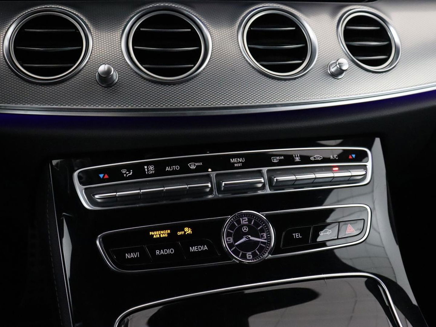 Mercedes-Benz E-Klasse 300de AMG Line | Adaptive cruise | Nappaleder | 360 Camera | Carplay | Stoelverwarming | Sfeerverlichting | Widescreen | Navigatie | Full LED