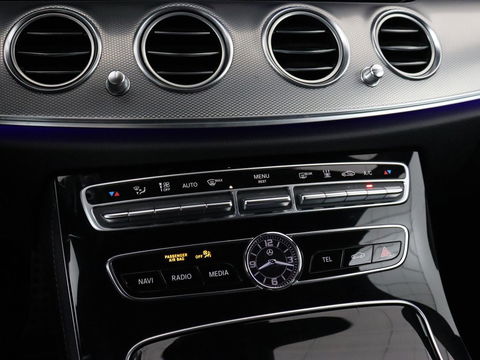 Mercedes-Benz E-Klasse 300de AMG Line | Adaptive cruise | Nappaleder | 360 Camera | Carplay | Stoelverwarming | Sfeerverlichting | Widescreen | Navigatie | Full LED