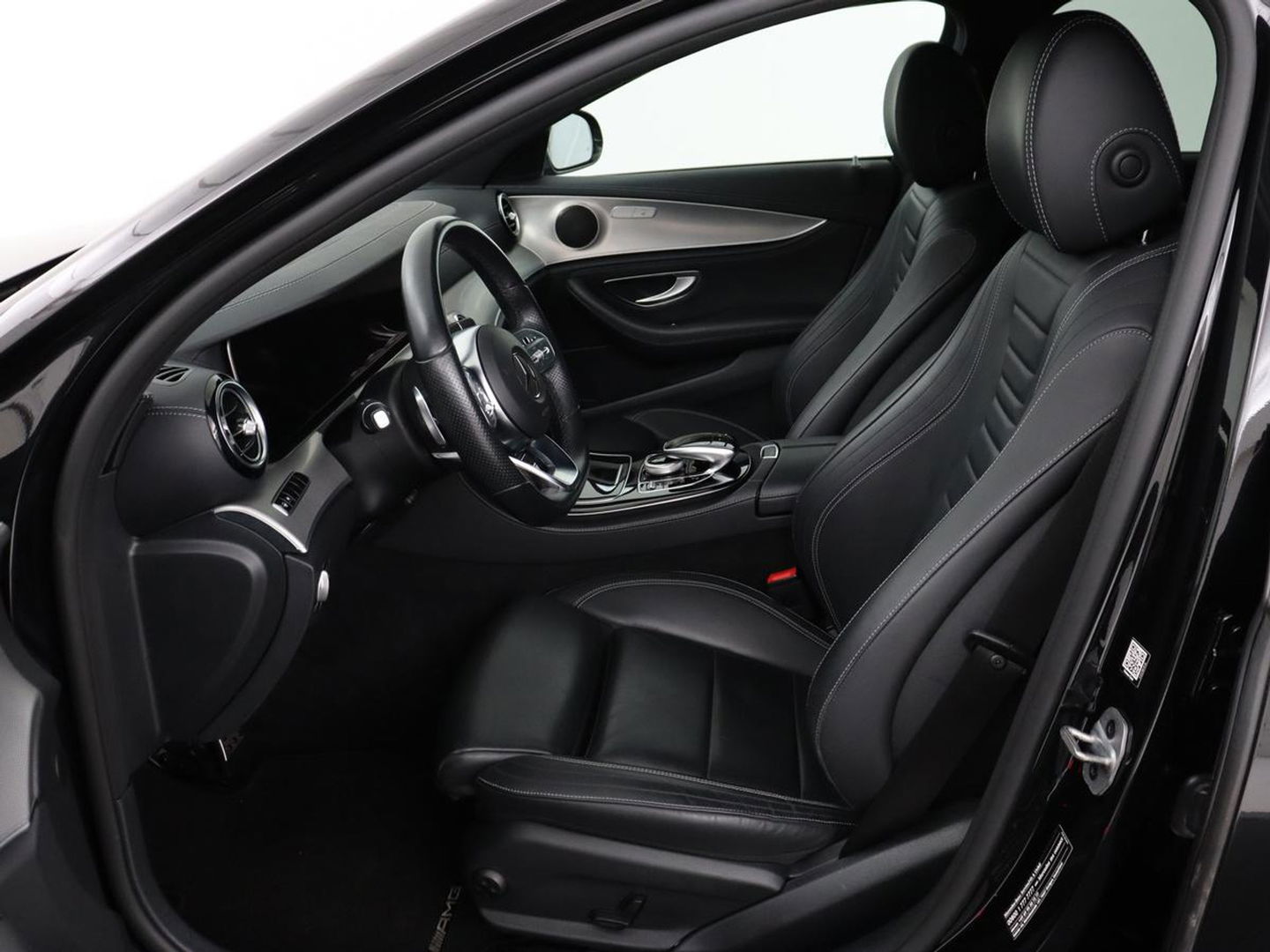 Mercedes-Benz E-Klasse 300de AMG Line | Adaptive cruise | Nappaleder | 360 Camera | Carplay | Stoelverwarming | Sfeerverlichting | Widescreen | Navigatie | Full LED
