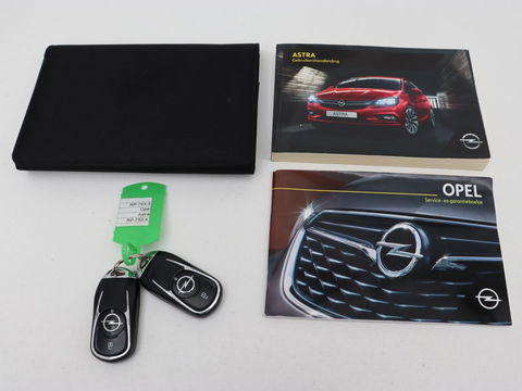 Opel Astra 1.4 Turbo Innovation | 150pk | Camera | Matrix LED | Comfortstoelen | Carplay | Navigatie | Keyless | Half leder | Climate control | Park Assist | Cruise control