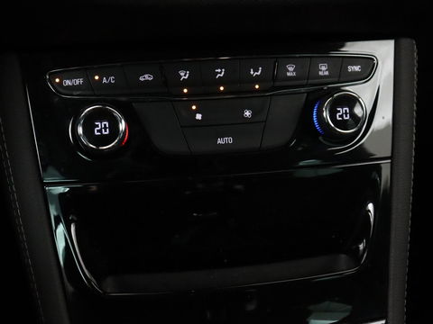 Opel Astra 1.4 Turbo Innovation | 150pk | Camera | Matrix LED | Comfortstoelen | Carplay | Navigatie | Keyless | Half leder | Climate control | Park Assist | Cruise control