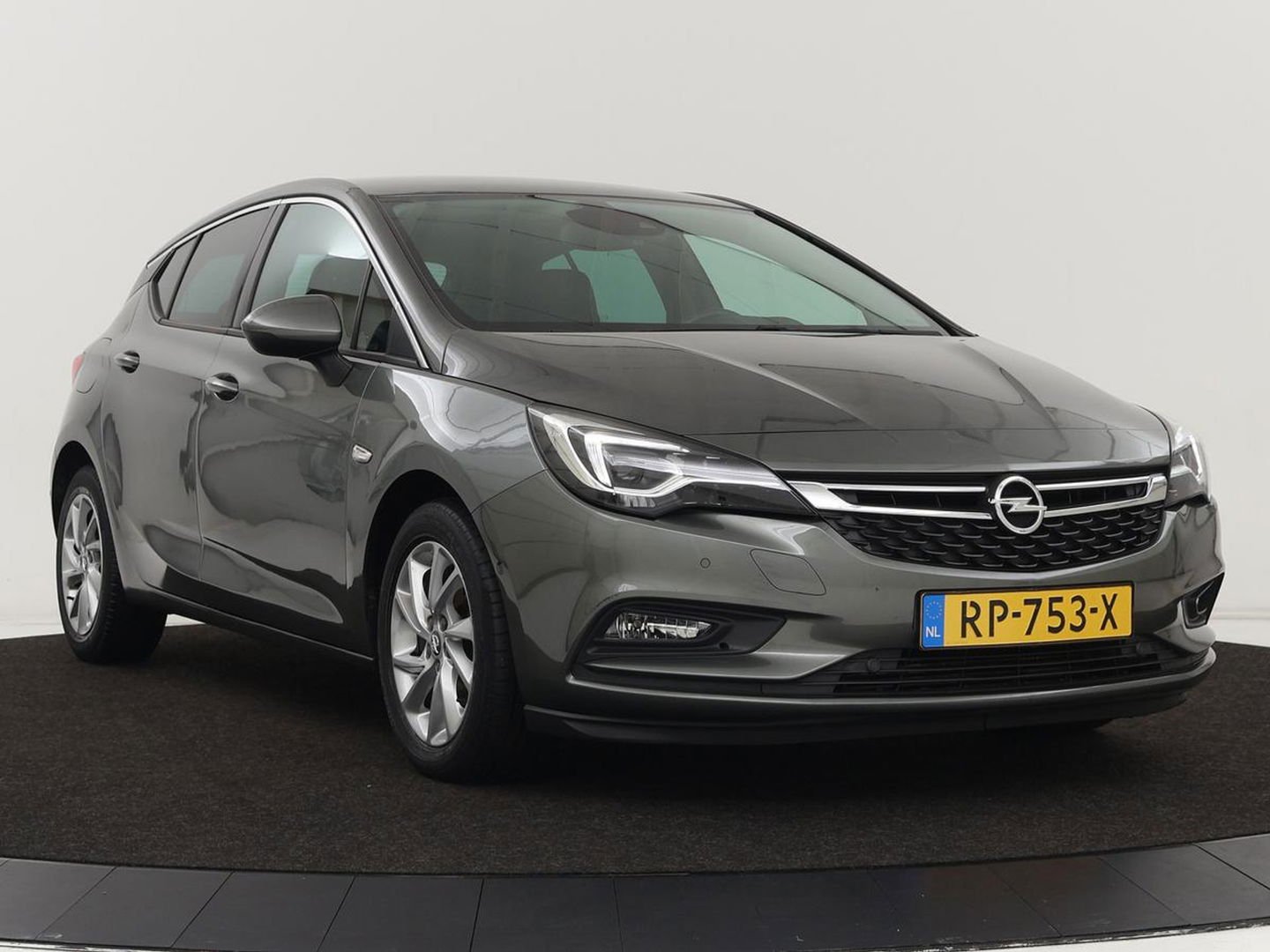 Opel Astra 1.4 Turbo Innovation | 150pk | Camera | Matrix LED | Comfortstoelen | Carplay | Navigatie | Keyless | Half leder | Climate control | Park Assist | Cruise control