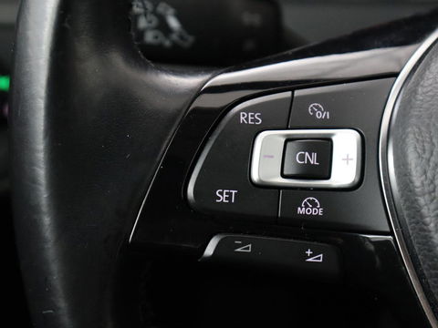 Volkswagen Golf 1.0 TSI Trendline | Carplay | Climate control | Navigatie | Parkeerhulp | Trekhaak | Cruise control | DAB | Bluetooth | Regen/-lichtsensor