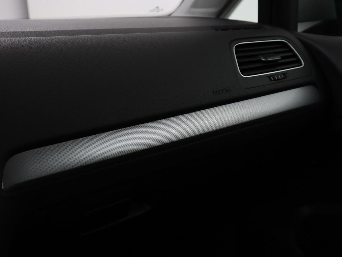 Volkswagen Golf 1.0 TSI Trendline | Carplay | Climate control | Navigatie | Parkeerhulp | Trekhaak | Cruise control | DAB | Bluetooth | Regen/-lichtsensor