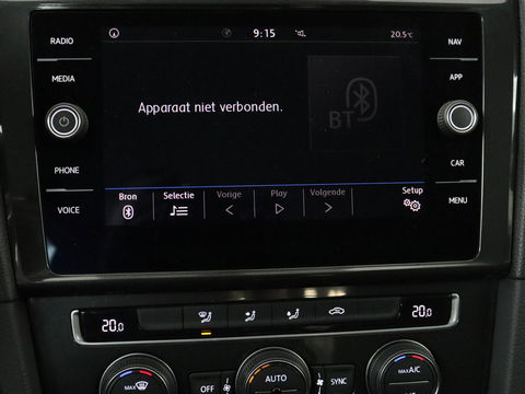 Volkswagen Golf 1.0 TSI Trendline | Carplay | Climate control | Navigatie | Parkeerhulp | Trekhaak | Cruise control | DAB | Bluetooth | Regen/-lichtsensor