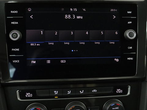 Volkswagen Golf 1.0 TSI Trendline | Carplay | Climate control | Navigatie | Parkeerhulp | Trekhaak | Cruise control | DAB | Bluetooth | Regen/-lichtsensor