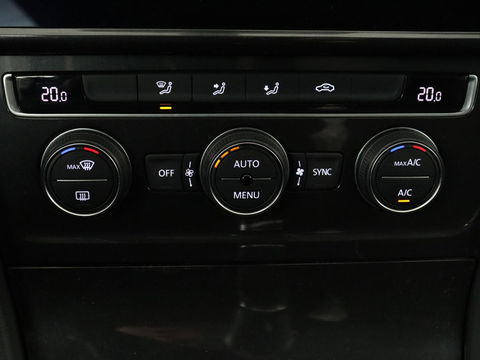 Volkswagen Golf 1.0 TSI Trendline | Carplay | Climate control | Navigatie | Parkeerhulp | Trekhaak | Cruise control | DAB | Bluetooth | Regen/-lichtsensor