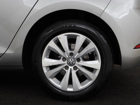 Volkswagen Golf 1.0 TSI Trendline | Carplay | Climate control | Navigatie | Parkeerhulp | Trekhaak | Cruise control | DAB | Bluetooth | Regen/-lichtsensor
