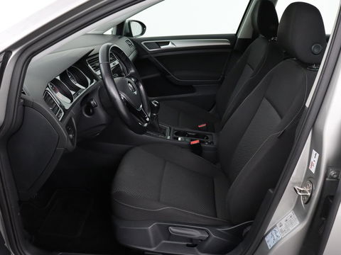 Volkswagen Golf 1.0 TSI Trendline | Carplay | Climate control | Navigatie | Parkeerhulp | Trekhaak | Cruise control | DAB | Bluetooth | Regen/-lichtsensor