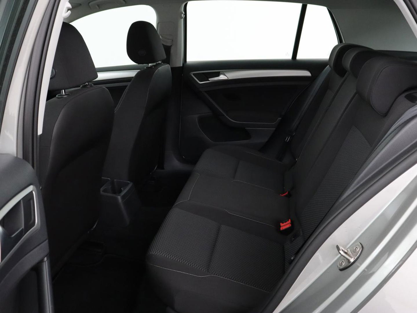 Volkswagen Golf 1.0 TSI Trendline | Carplay | Climate control | Navigatie | Parkeerhulp | Trekhaak | Cruise control | DAB | Bluetooth | Regen/-lichtsensor