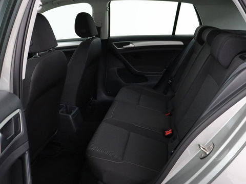 Volkswagen Golf 1.0 TSI Trendline | Carplay | Climate control | Navigatie | Parkeerhulp | Trekhaak | Cruise control | DAB | Bluetooth | Regen/-lichtsensor