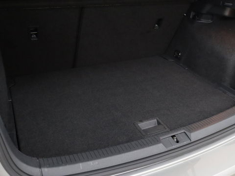 Volkswagen Golf 1.0 TSI Trendline | Carplay | Climate control | Navigatie | Parkeerhulp | Trekhaak | Cruise control | DAB | Bluetooth | Regen/-lichtsensor