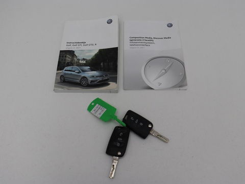 Volkswagen Golf 1.0 TSI Trendline | Carplay | Climate control | Navigatie | Parkeerhulp | Trekhaak | Cruise control | DAB | Bluetooth | Regen/-lichtsensor