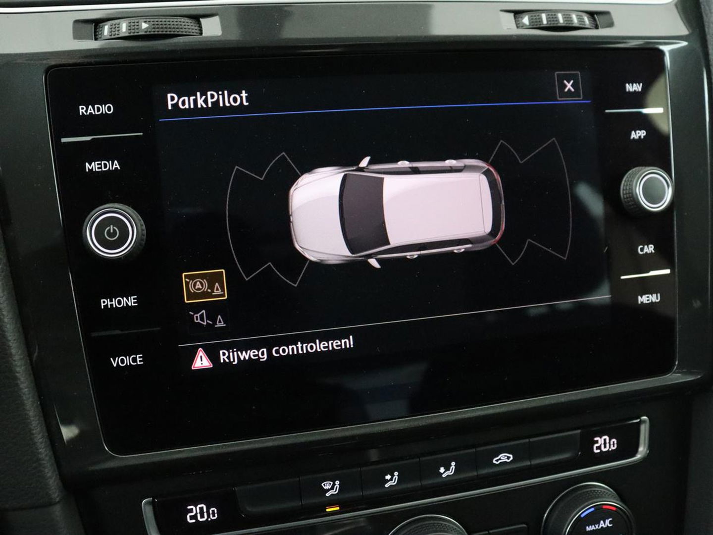 Volkswagen Golf 1.0 TSI Trendline | Carplay | Climate control | Navigatie | Parkeerhulp | Trekhaak | Cruise control | DAB | Bluetooth | Regen/-lichtsensor