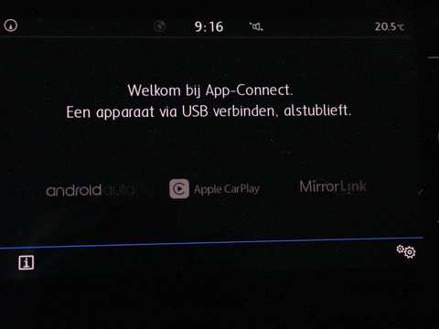Volkswagen Golf 1.0 TSI Trendline | Carplay | Climate control | Navigatie | Parkeerhulp | Trekhaak | Cruise control | DAB | Bluetooth | Regen/-lichtsensor