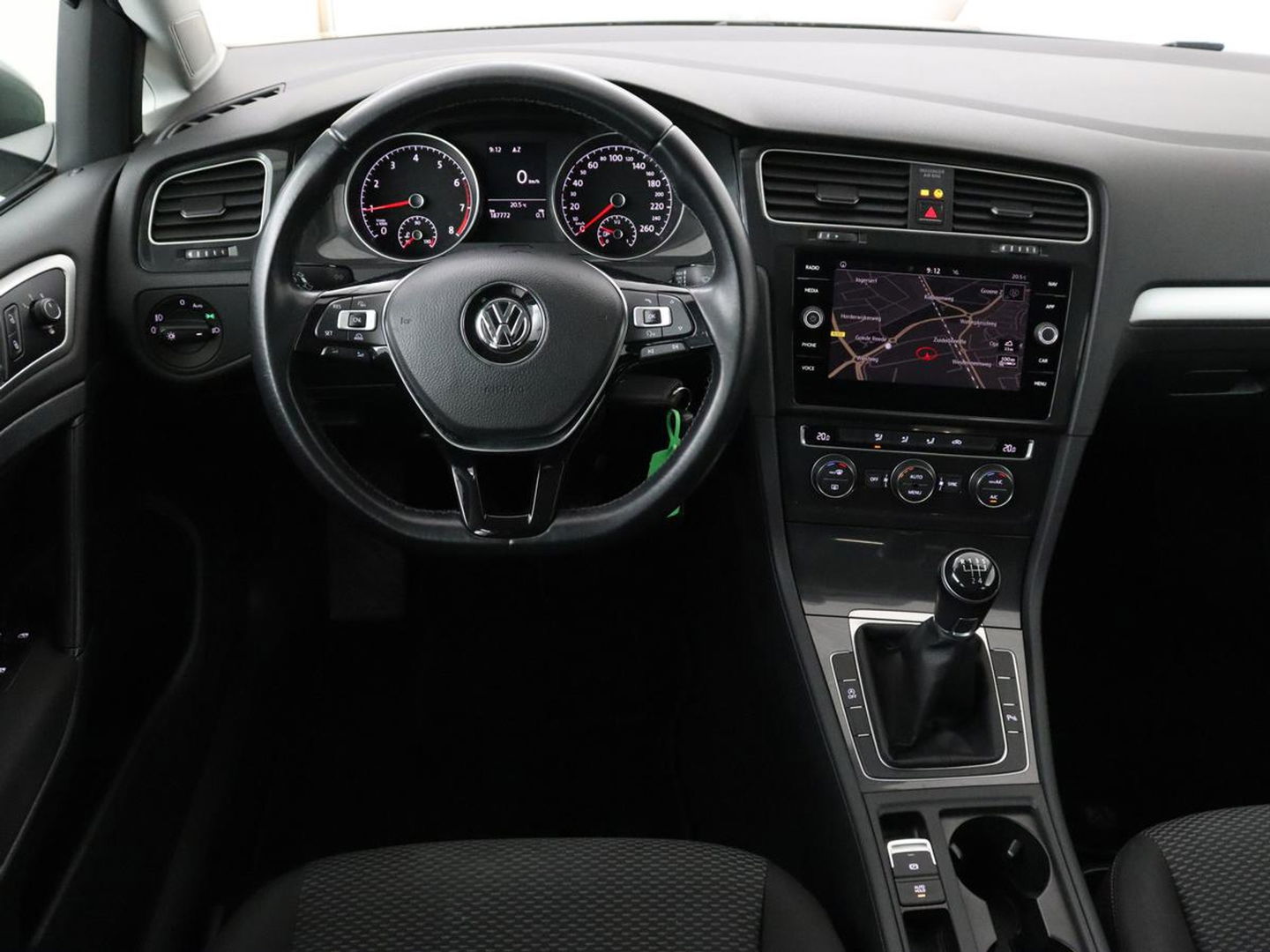 Volkswagen Golf 1.0 TSI Trendline | Carplay | Climate control | Navigatie | Parkeerhulp | Trekhaak | Cruise control | DAB | Bluetooth | Regen/-lichtsensor