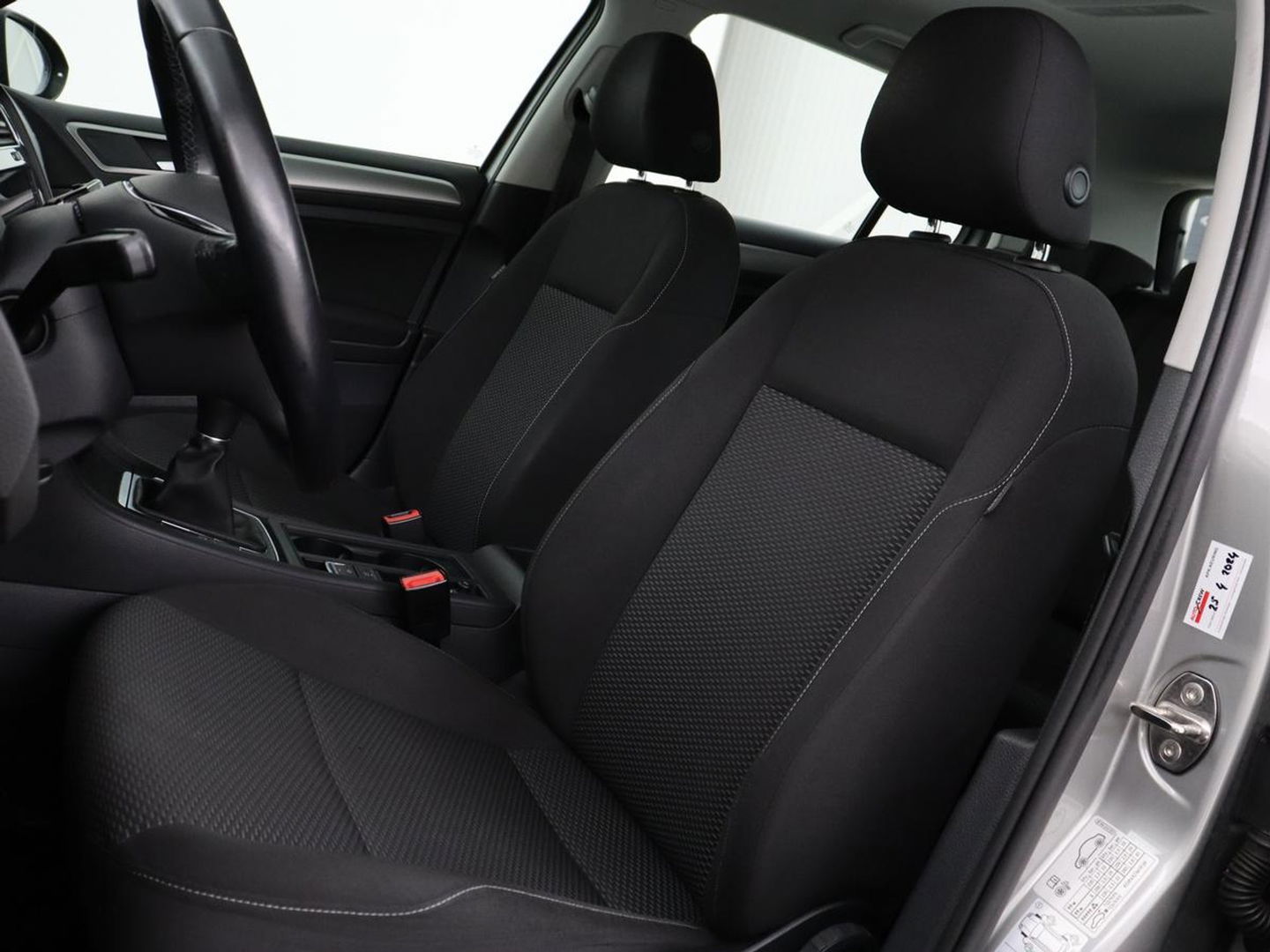 Volkswagen Golf 1.0 TSI Trendline | Carplay | Climate control | Navigatie | Parkeerhulp | Trekhaak | Cruise control | DAB | Bluetooth | Regen/-lichtsensor