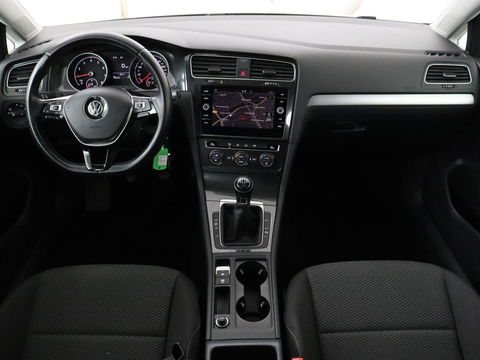 Volkswagen Golf 1.0 TSI Trendline | Carplay | Climate control | Navigatie | Parkeerhulp | Trekhaak | Cruise control | DAB | Bluetooth | Regen/-lichtsensor