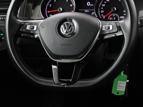 Volkswagen Golf 1.0 TSI Trendline | Carplay | Climate control | Navigatie | Parkeerhulp | Trekhaak | Cruise control | DAB | Bluetooth | Regen/-lichtsensor