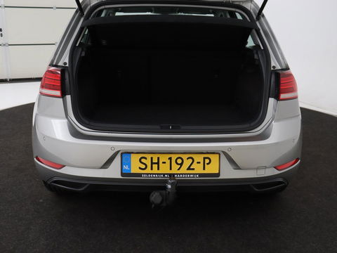 Volkswagen Golf 1.0 TSI Trendline | Carplay | Climate control | Navigatie | Parkeerhulp | Trekhaak | Cruise control | DAB | Bluetooth | Regen/-lichtsensor