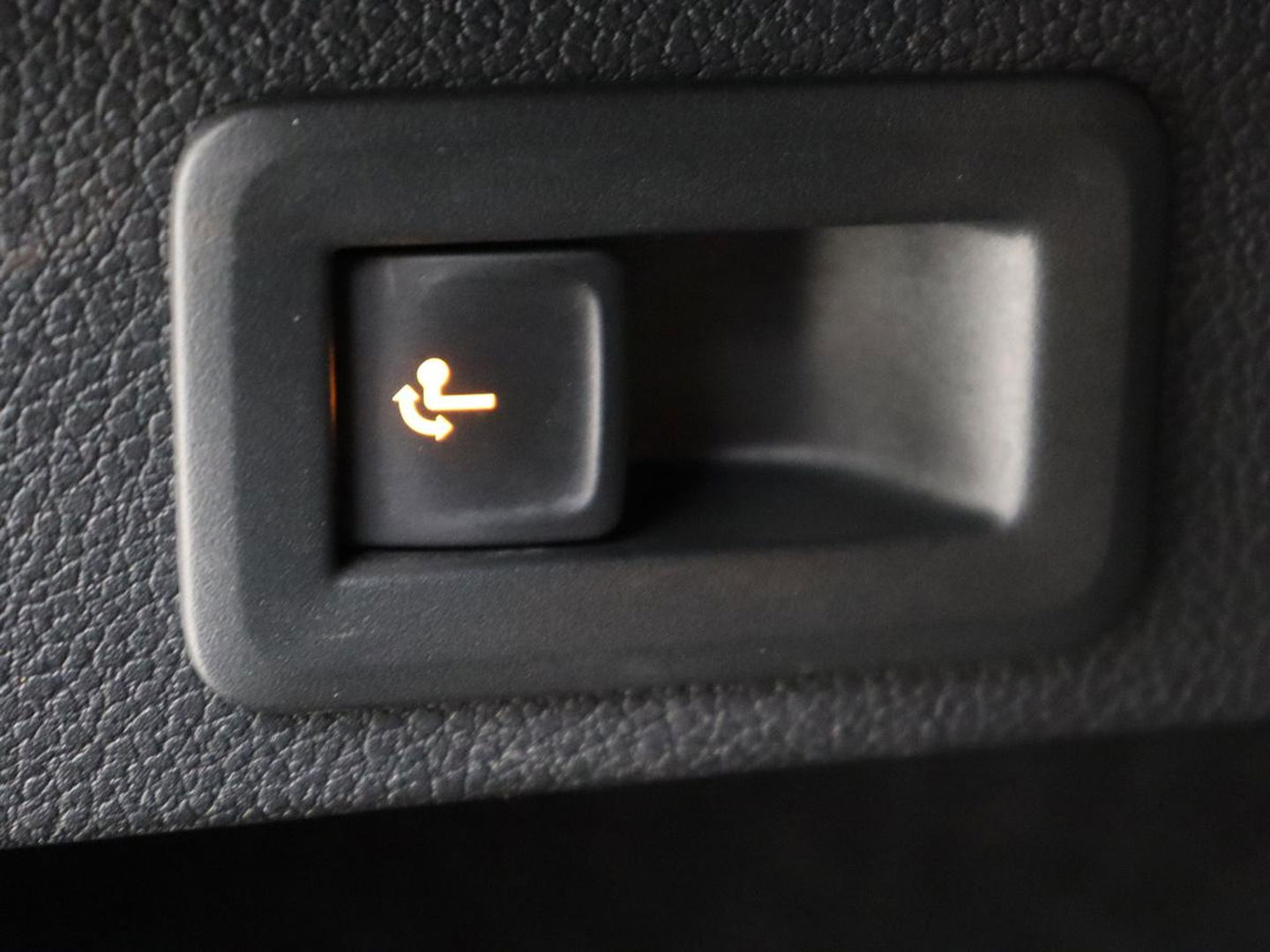 Škoda Kamiq 1.0 TSI Business Edition | Automaat | Stoelverwarming | Trekhaak | Carplay | Navigatie | Virtual Cockpit | Parkeerhulp | Climate control