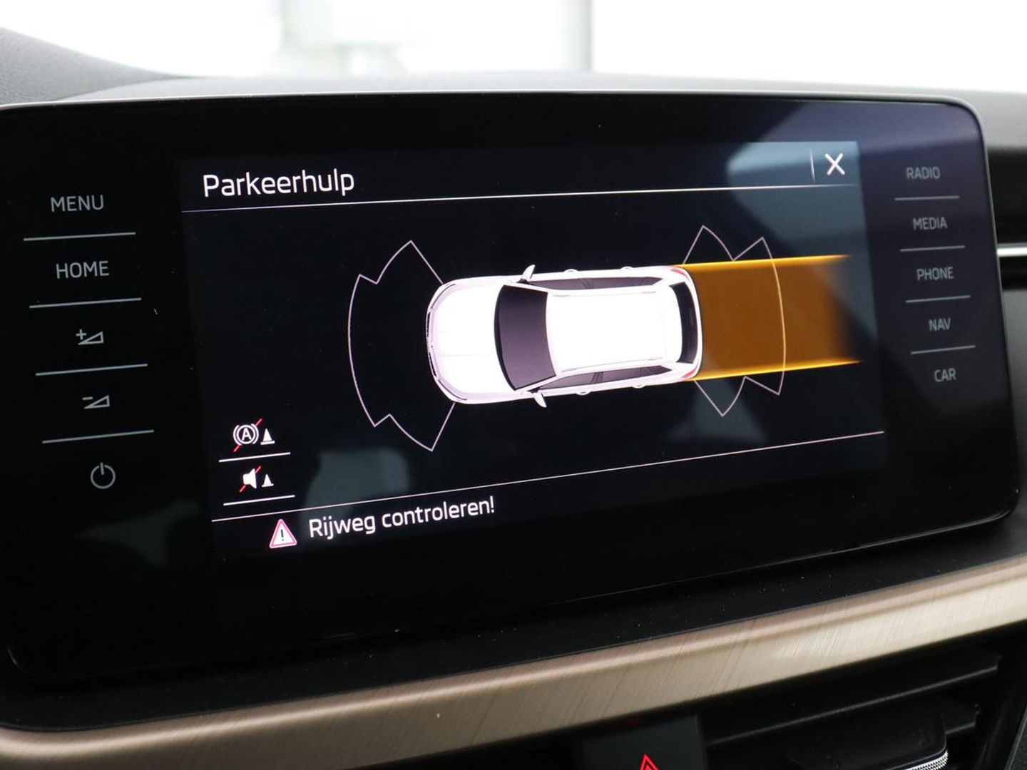 Škoda Kamiq 1.0 TSI Business Edition | Automaat | Stoelverwarming | Trekhaak | Carplay | Navigatie | Virtual Cockpit | Parkeerhulp | Climate control