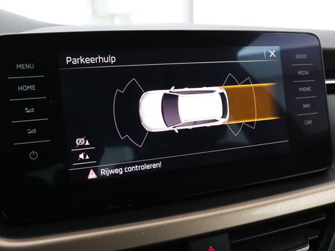 Škoda Kamiq 1.0 TSI Business Edition | Automaat | Stoelverwarming | Trekhaak | Carplay | Navigatie | Virtual Cockpit | Parkeerhulp | Climate control