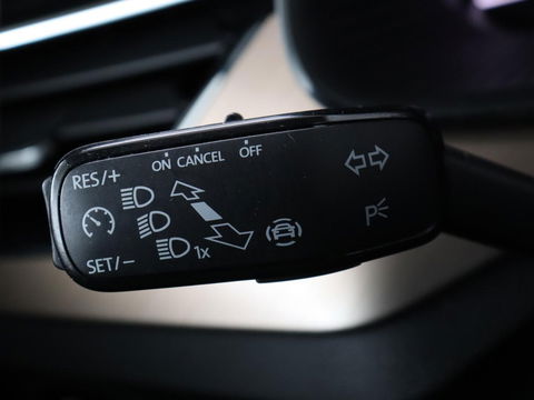 Škoda Kamiq 1.0 TSI Business Edition | Automaat | Stoelverwarming | Trekhaak | Carplay | Navigatie | Virtual Cockpit | Parkeerhulp | Climate control