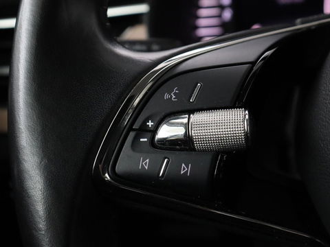 Škoda Kamiq 1.0 TSI Business Edition | Automaat | Stoelverwarming | Trekhaak | Carplay | Navigatie | Virtual Cockpit | Parkeerhulp | Climate control