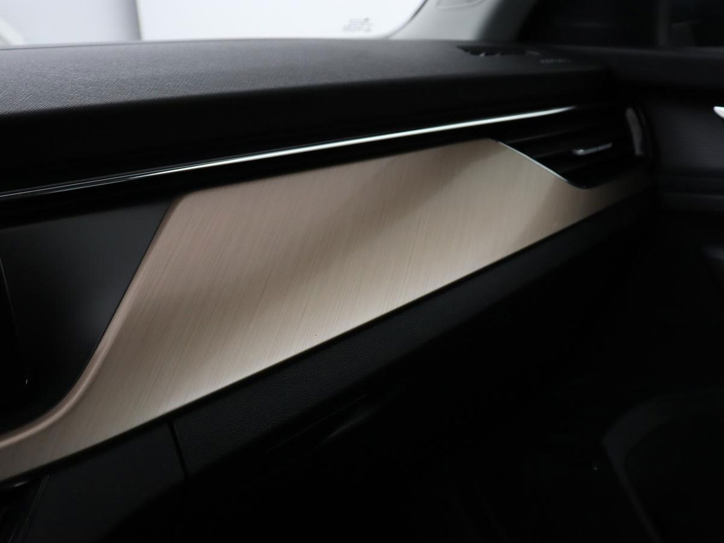 Škoda Kamiq 1.0 TSI Business Edition | Automaat | Stoelverwarming | Trekhaak | Carplay | Navigatie | Virtual Cockpit | Parkeerhulp | Climate control